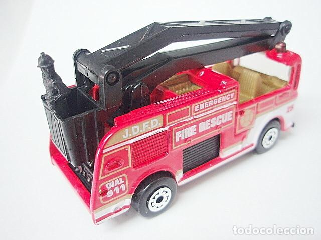 Coches a escala Matchbox: MATCHBOX MB111 E * 11 MERRYWEATHER SNORKEL FIRE ENGINE - Foto 3