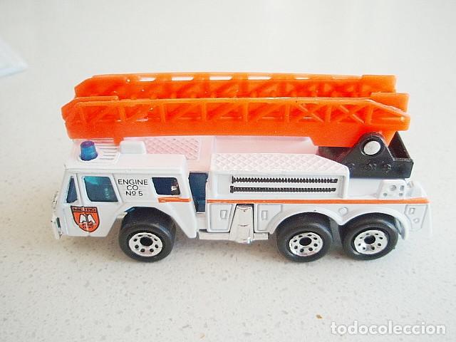 Coches a escala Matchbox: MATCHBOX MB134 G * 34 OSHKOSH EXTENDING-LADDER FIRE ENGINE - Foto 2