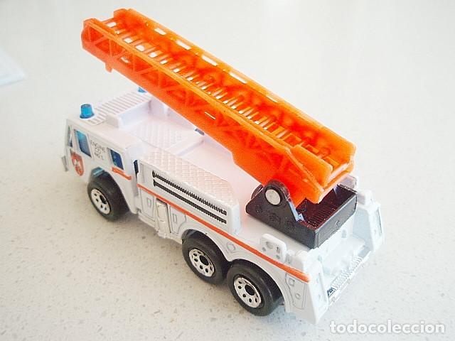 Coches a escala Matchbox: MATCHBOX MB134 G * 34 OSHKOSH EXTENDING-LADDER FIRE ENGINE - Foto 3