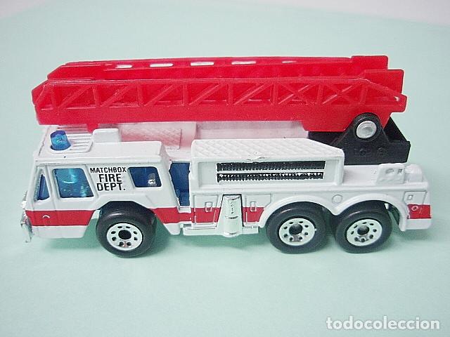 Coches a escala Matchbox: MATCHBOX MB134 K * 34 OSHKOSH EXTENDING-LADDER FIRE ENGINE - Foto 2