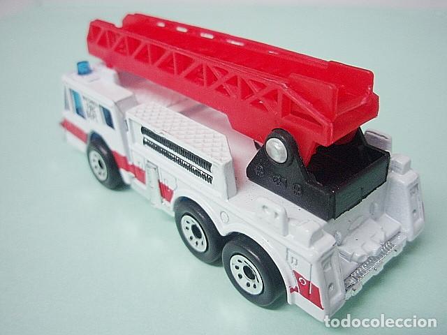 Coches a escala Matchbox: MATCHBOX MB134 K * 34 OSHKOSH EXTENDING-LADDER FIRE ENGINE - Foto 3