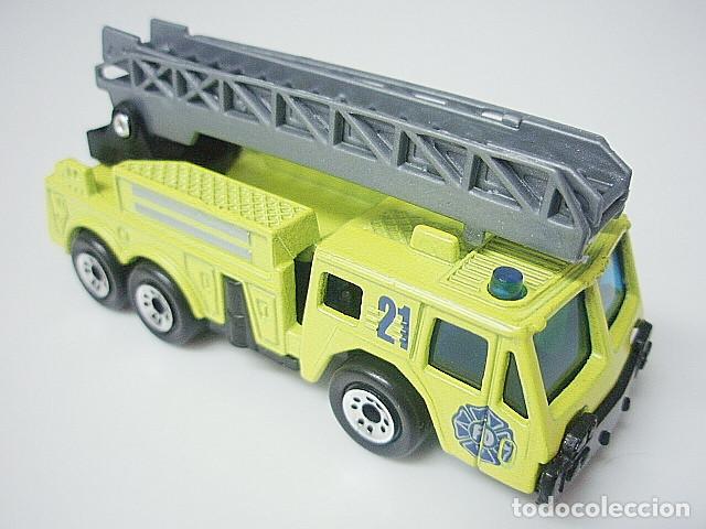 Coches a escala Matchbox: MATCHBOX MB134 L * 34 OSHKOSH EXTENDING-LADDER FIRE ENGINE - Foto 1