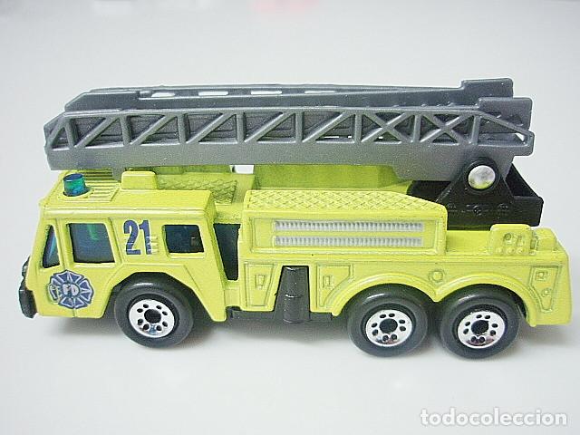 Coches a escala Matchbox: MATCHBOX MB134 L * 34 OSHKOSH EXTENDING-LADDER FIRE ENGINE - Foto 2