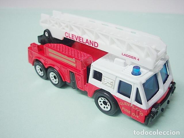 Coches a escala Matchbox: MATCHBOX MB134 M * 34 OSHKOSH EXTENDING-LADDER FIRE ENGINE - Foto 1