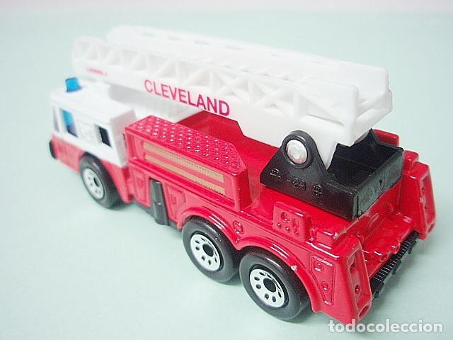 Coches a escala Matchbox: MATCHBOX MB134 M * 34 OSHKOSH EXTENDING-LADDER FIRE ENGINE - Foto 3