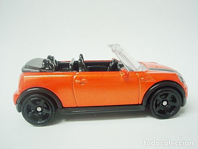 Coches a escala Matchbox: MATCHBOX MB822 C * 22 MINI COOPER S CABRIO DEL 2010 - Foto 2