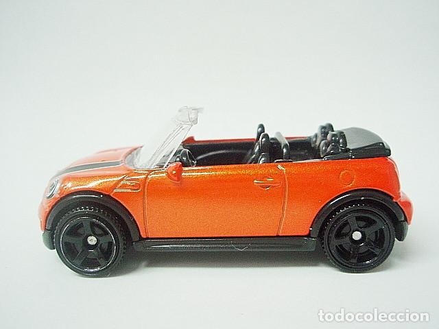 Coches a escala Matchbox: MATCHBOX MB822 C * 22 MINI COOPER S CABRIO DEL 2010 - Foto 3