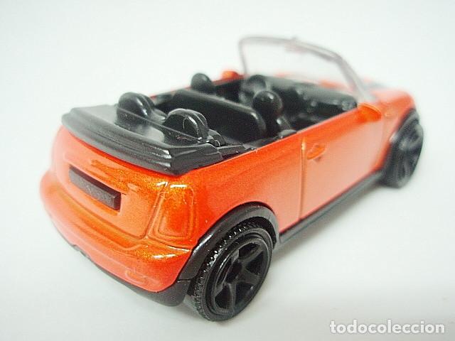 Coches a escala Matchbox: MATCHBOX MB822 C * 22 MINI COOPER S CABRIO DEL 2010 - Foto 4
