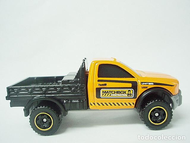 Coches a escala Matchbox: MATCHBOX MB1177 D * 77 DODGE RAM 2500 FLATBED DEL 2016 - Foto 2