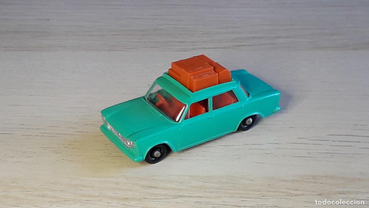Coches a escala Matchbox: Fiat 1500 con equipaje # 56, metal, Lesney Matchbox England, original a&ntilde;os 60.