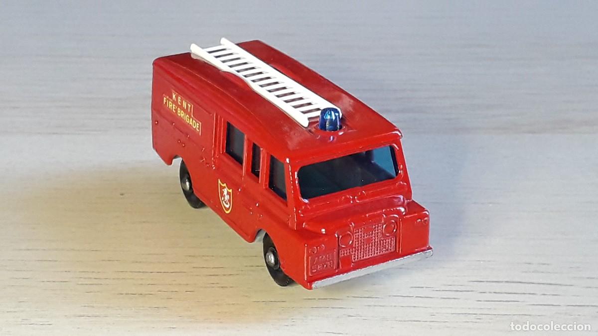 Coches a escala Matchbox: Land Rover bomberos Kent Fire Truck # 57, metal, Lesney Matchbox England, original a&ntilde;os 60.