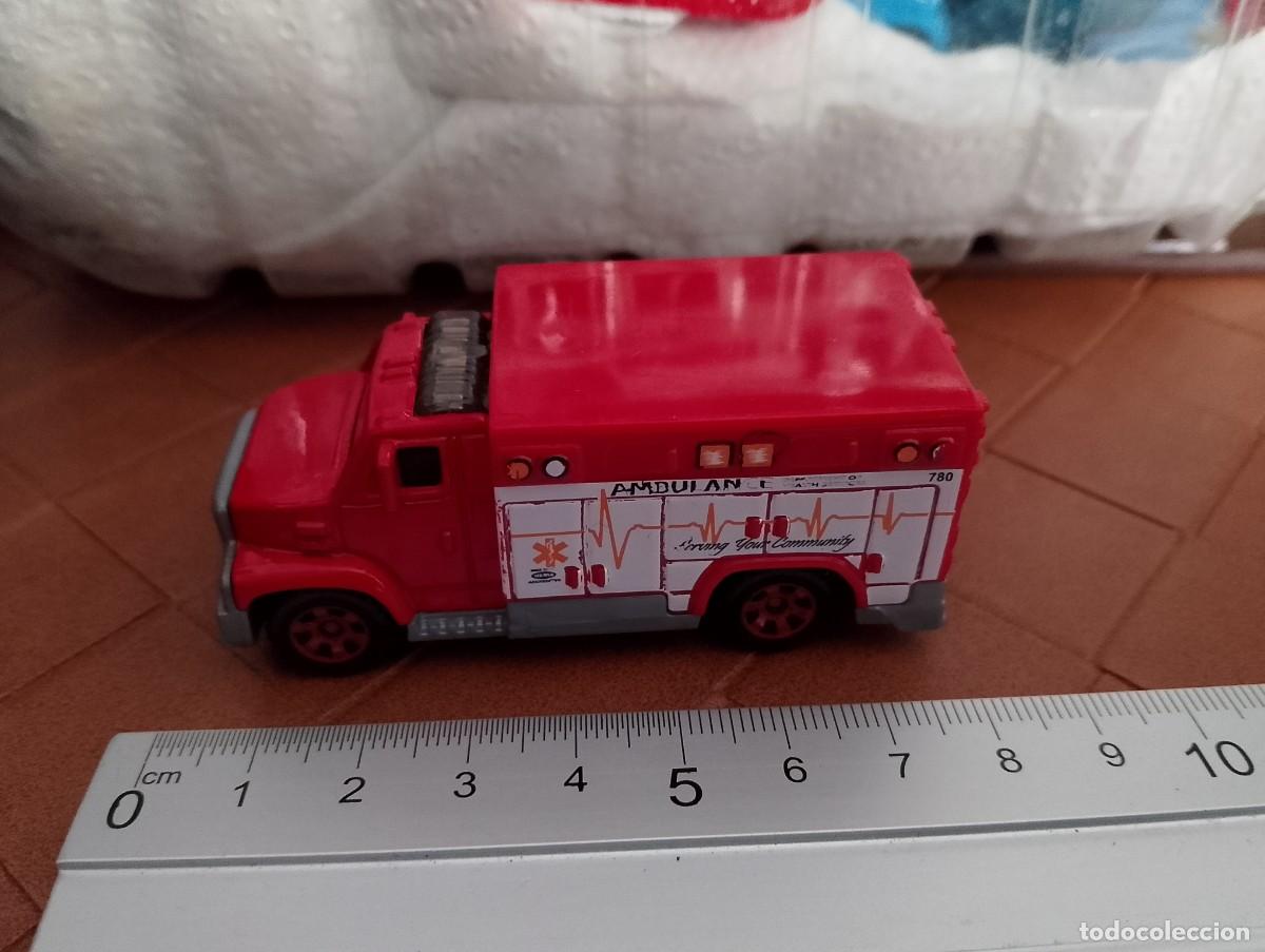 Coches a escala Matchbox: Matchbox Ambulance 2005 Mattel - Foto 2