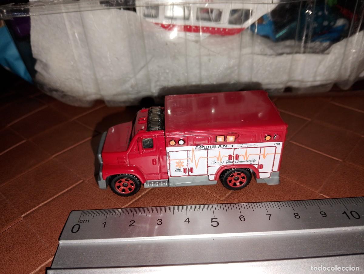 Coches a escala Matchbox: Matchbox Ambulance 2005 Mattel - Foto 3