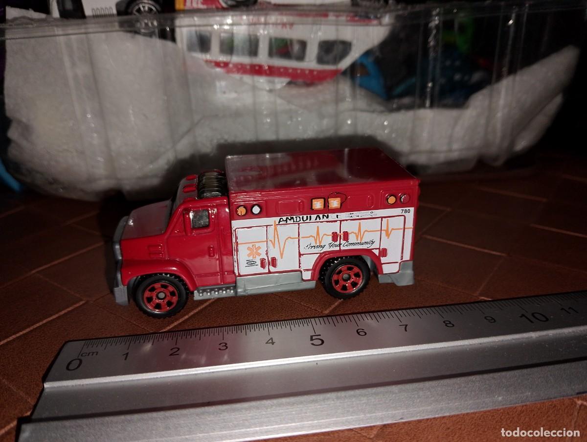 Coches a escala Matchbox: Matchbox Ambulance 2005 Mattel - Foto 4