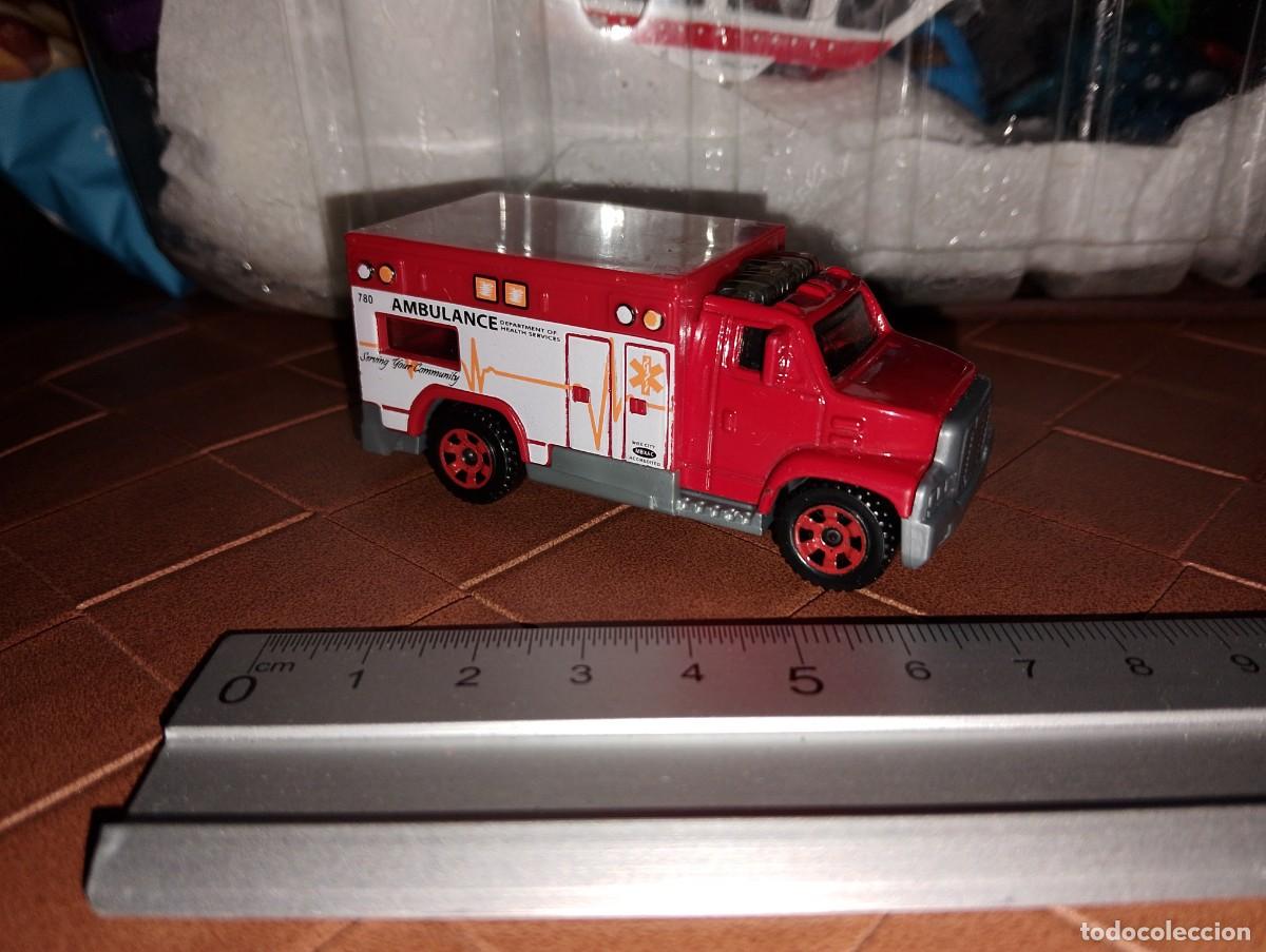 Coches a escala Matchbox: Matchbox Ambulance 2005 Mattel - Foto 7