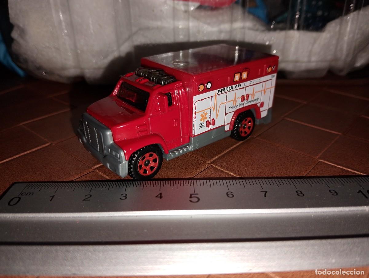 Coches a escala Matchbox: Matchbox Ambulance 2005 Mattel - Foto 8