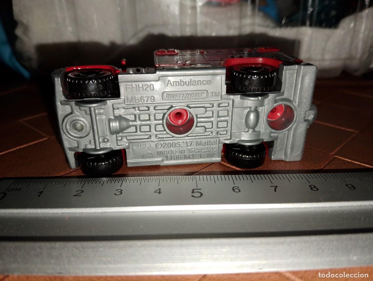Coches a escala Matchbox: Matchbox Ambulance 2005 Mattel - Foto 9