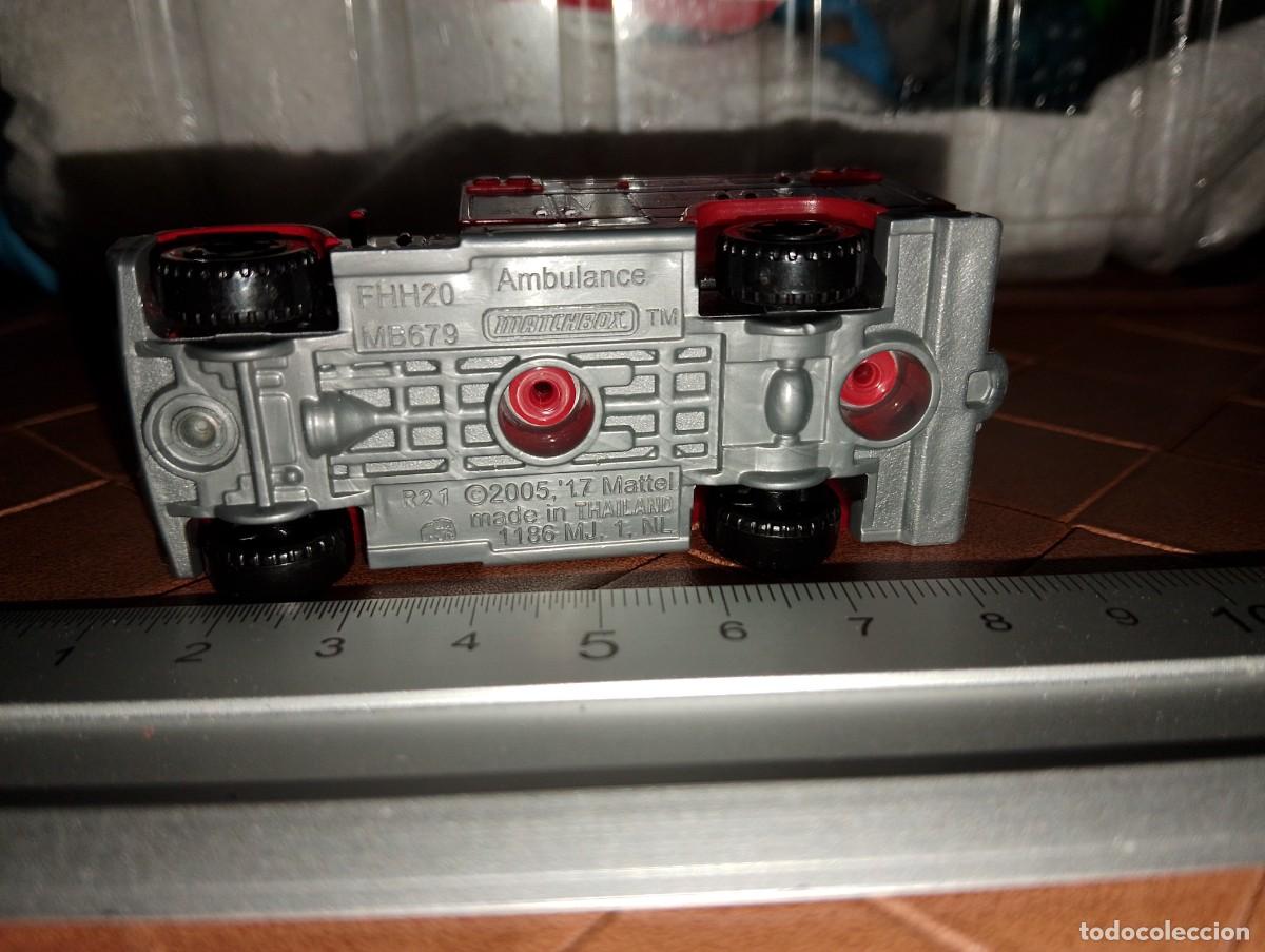 Coches a escala Matchbox: Matchbox Ambulance 2005 Mattel - Foto 10
