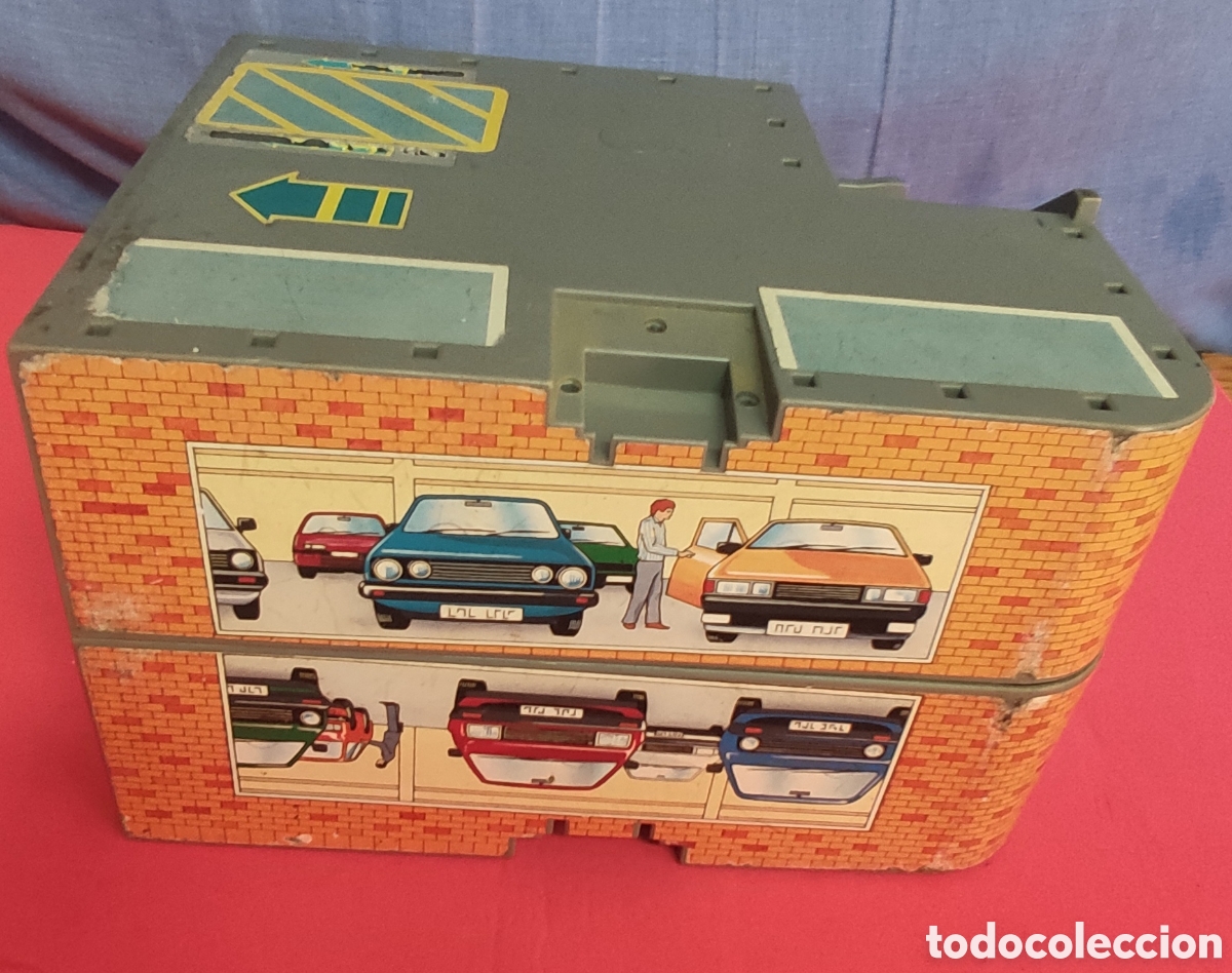 Coches a escala Matchbox: Malet&iacute;n Matchbox y 24 coches - Foto 1