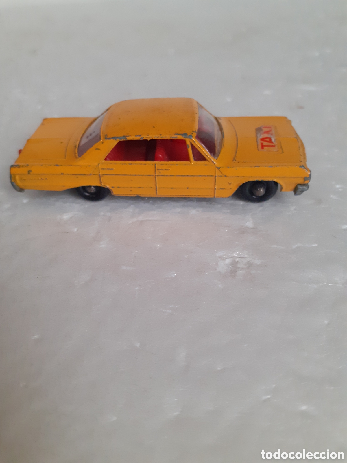 Coches a escala Matchbox: MATCHBOX CHEVROLET IMPALA TAXI INTERIOR EN ROJO NO BLANCO