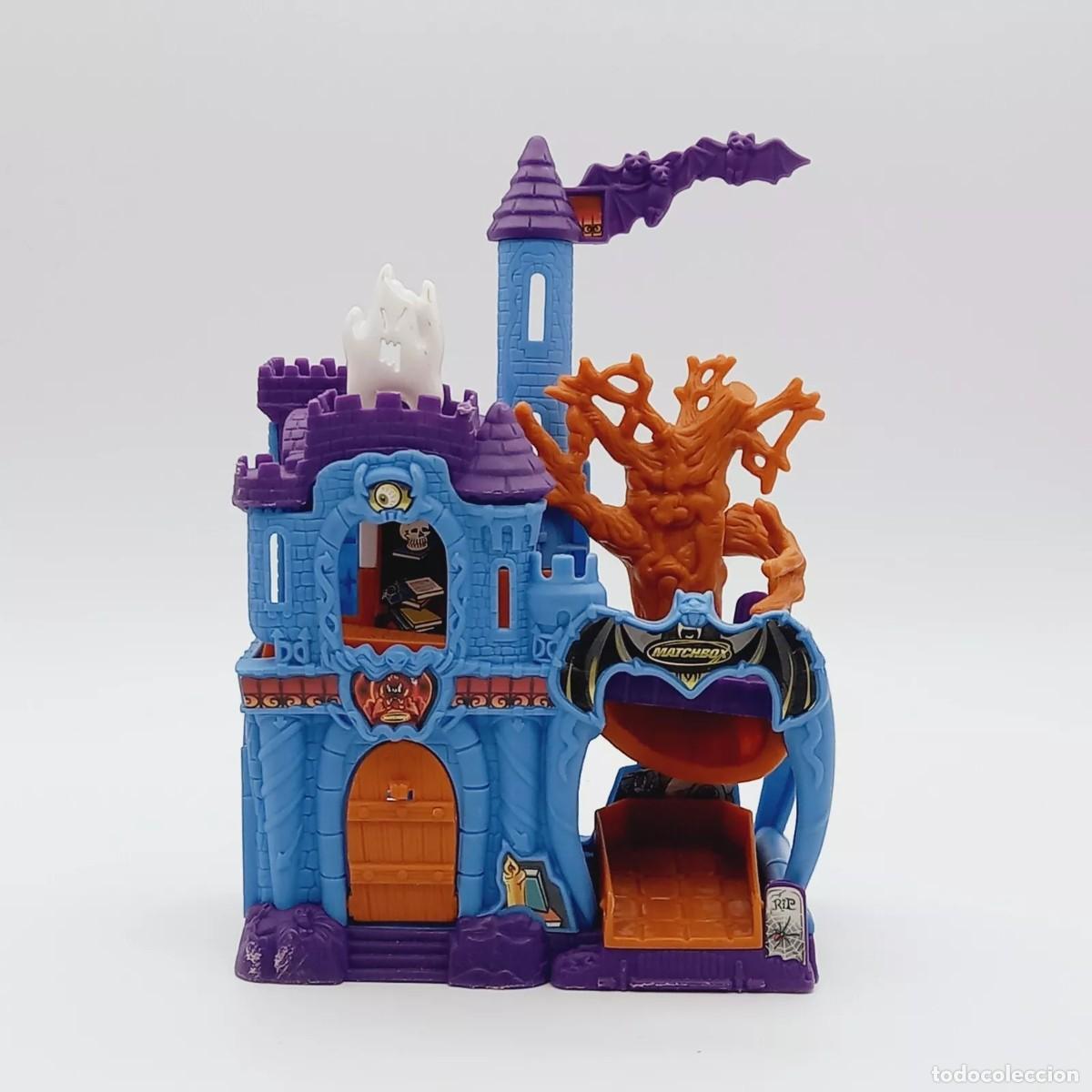 Auto in scala Matchbox: Playset Haunted Castle Adventure Set 2004 Matchbox Mattel funciona original