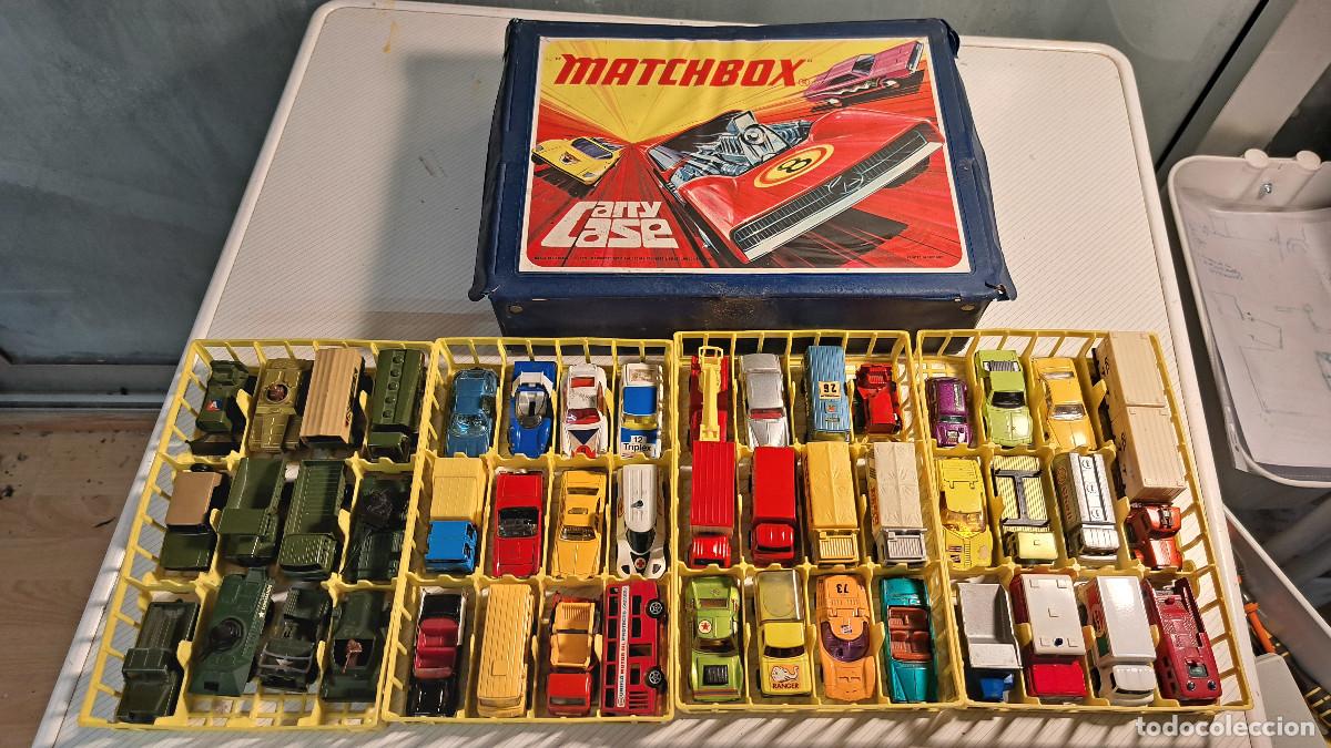 Coches a escala Matchbox: Estuche &rdquo;Matchbox Carry Case&rdquo; con 48 Matchbox y Corgy a&ntilde;os 70-80.