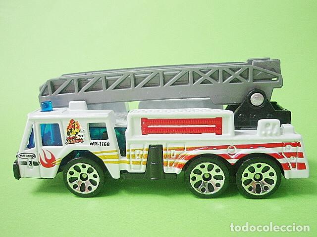 Coches a escala Matchbox: MATCHBOX MB134 J * 34 OSHKOSH EXTENDING-LADDER FIRE ENGINE - Foto 2