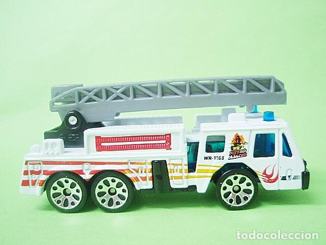 Coches a escala Matchbox: MATCHBOX MB134 J * 34 OSHKOSH EXTENDING-LADDER FIRE ENGINE - Foto 3
