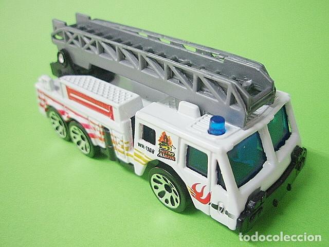 Coches a escala Matchbox: MATCHBOX MB134 J * 34 OSHKOSH EXTENDING-LADDER FIRE ENGINE - Foto 4