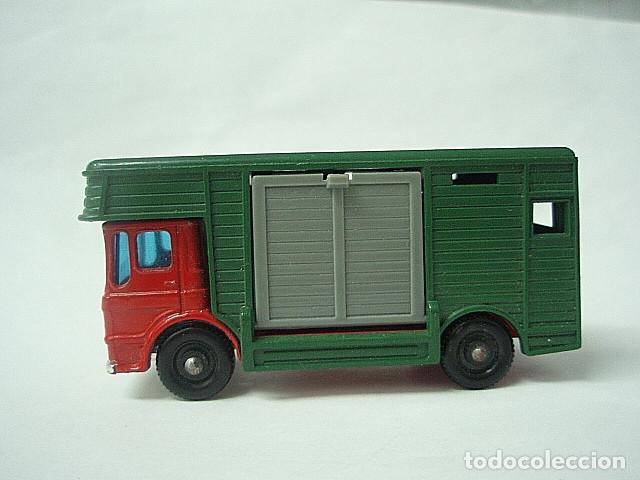 Coches a escala Matchbox: MATCHBOX RW 17 E AEC HORSE BOX L 473 - Foto 7