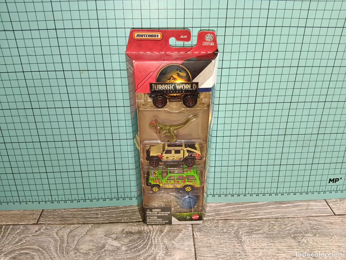 Coches a escala Matchbox: Pack 4 veh&iacute;culos Matchbox Jurassic World Rebirth - Dinosaur Capture Team Mattel 1:64 y un dinosaurio