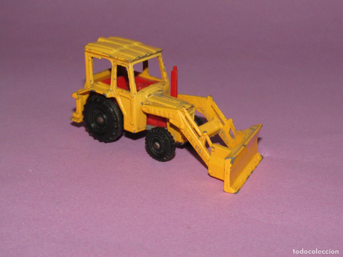 Coches a escala Matchbox: Antiguo Tractor con Pala MASSEY FERGUSON del A&ntilde;o 1960s. Made in Great Britain