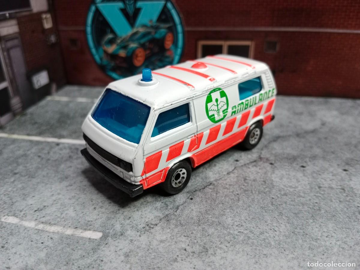Coches a escala Matchbox: Volkswagen Transporter Ambulance Matchbox 1994 1/62