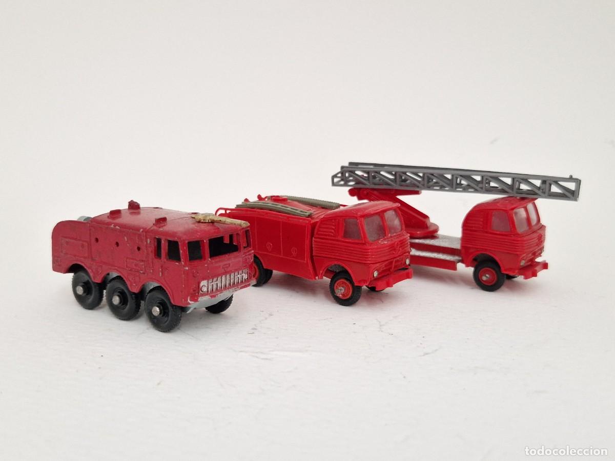 Coches a escala Matchbox: LOTE CAMIONES BOMBEROS VINTAGE PEGASO EKO MINI CARS Y MATCHBOX LESNEY METAL Y PLASTICO