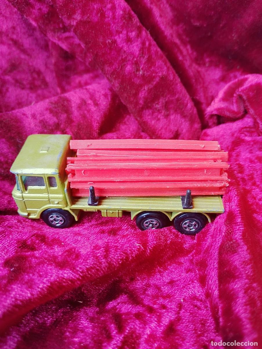 Coches a escala Matchbox: Matchbox de LESNEY; los n&uacute;meros 58 & 47: cami&oacute;n DAF y transporte de vigas para construcci&oacute;n por s&oacute;lo