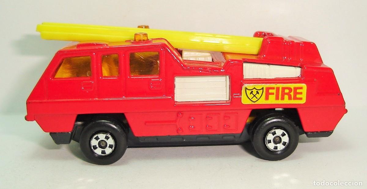 Coches a escala Matchbox: CAMION DE BOMBEROS BLAZE MATCHBOX LESNEY SUPERFAST NUMERO 22 LOTE 212