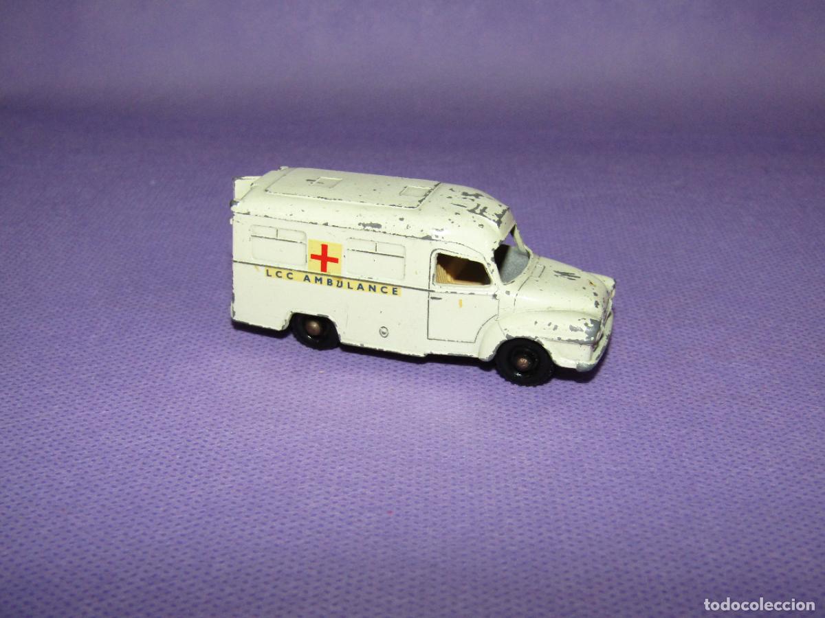 Coches a escala Matchbox: Antigua Ambulancia LOMAS N&ordm; 14 de MATCHBOX por LESNEY