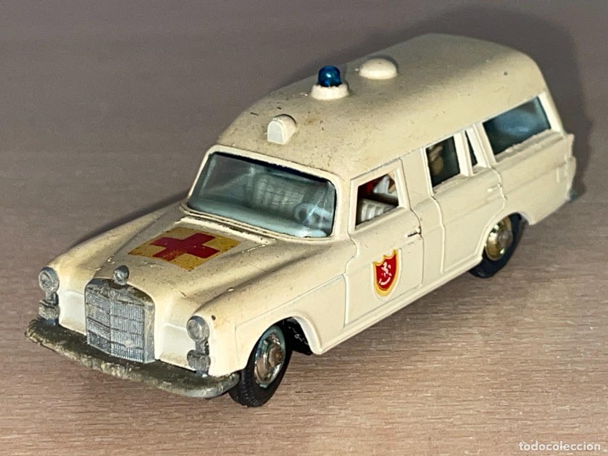 Coches a escala Matchbox: 418- Antiguo coche Matchbox King Size MERCEDES-BENZ Binz Ambulance K-6 1968 Made in England Lesney