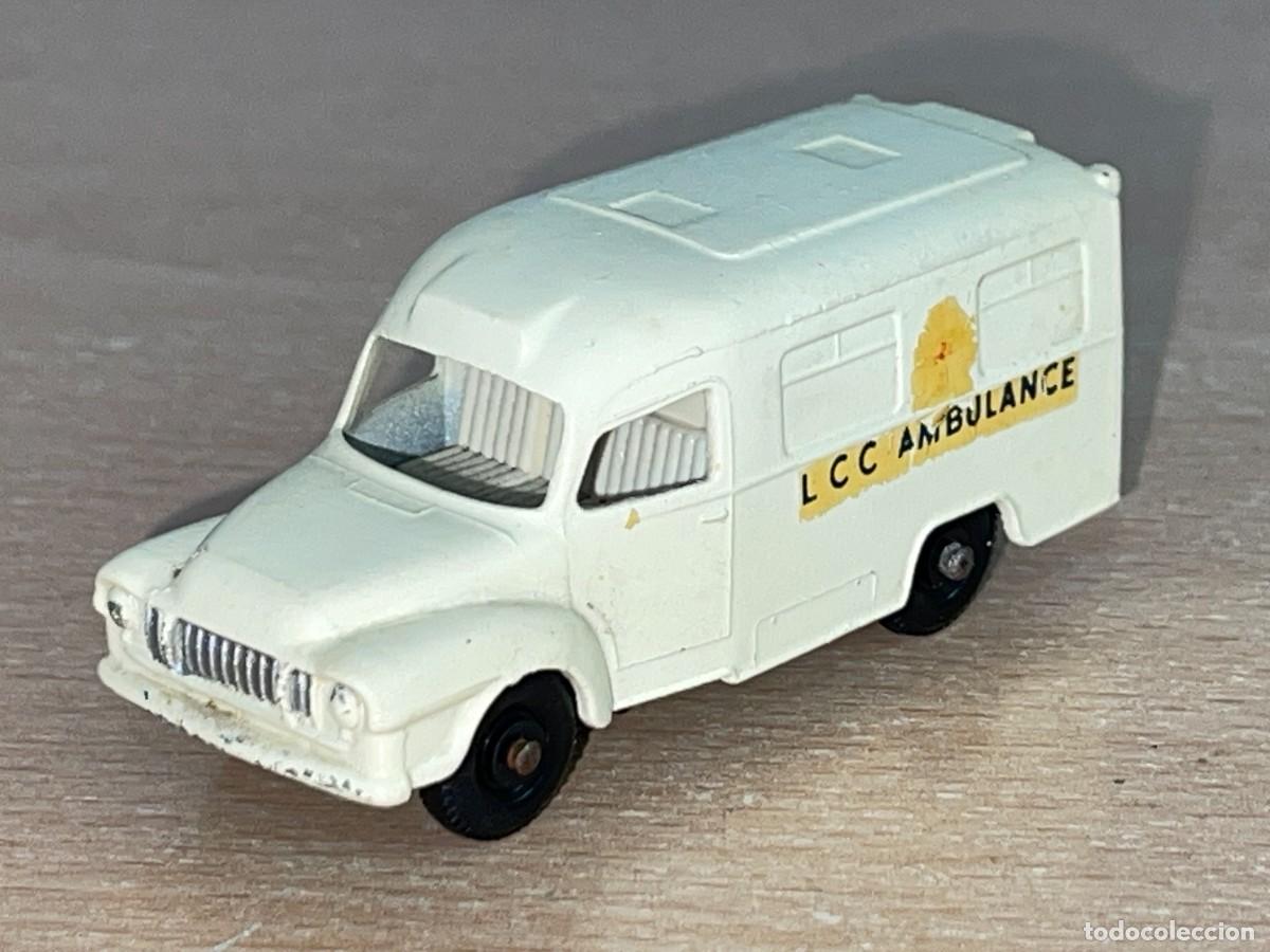 Coches a escala Matchbox: 532- Antiguo coche Matchbox Lesney Lomas Ambulance N&ordm; 14 a&ntilde;os 60 Made in England die-cast metal car