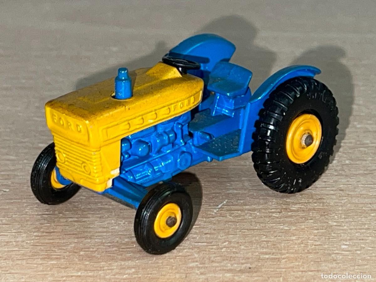 Coches a escala Matchbox: 648- Antiguo tractor Lesney Matchbox Series Ford Tractor N&ordm; 39 azul amarillo a&ntilde;os 60 Made in England