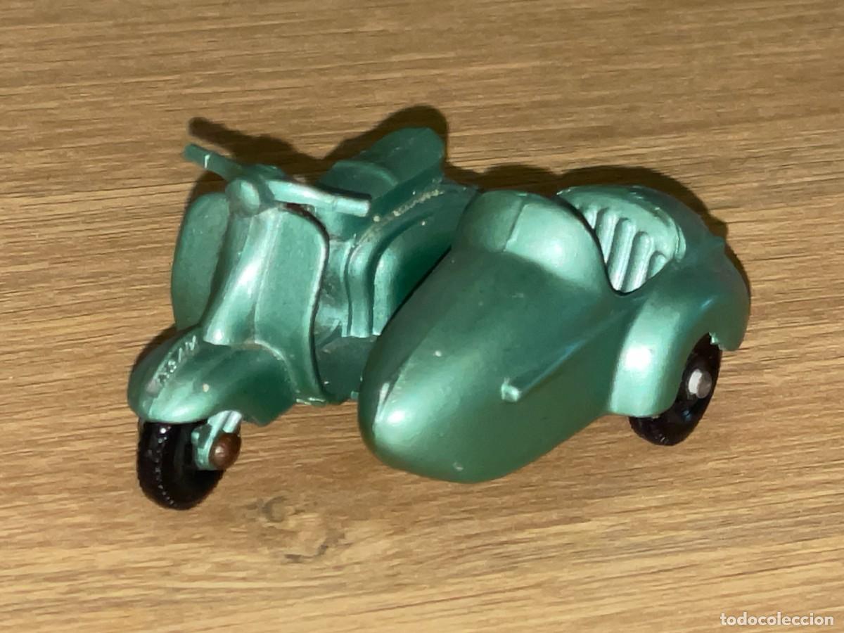 Coches a escala Matchbox: 713- Antigua moto scooter con sidecar Matchbox Lesney Lambretta TV 175 N&ordm; 36 a&ntilde;os 60 Made in England