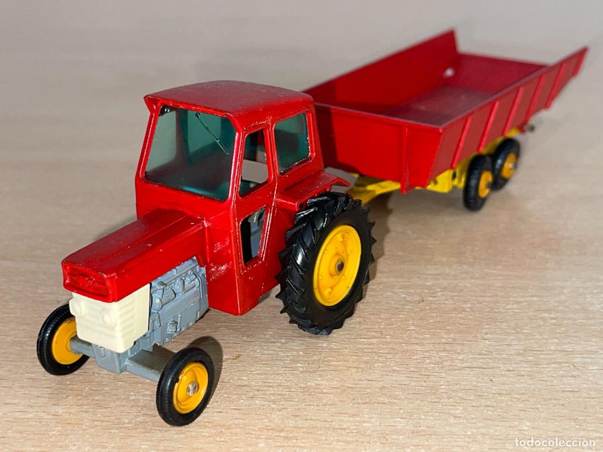 Coches a escala Matchbox: 748- Antiguo tractor rojo + remolque Farm Trailer Lesney Matchbox King Size N&ordm; K-3 a&ntilde;o 1970 England