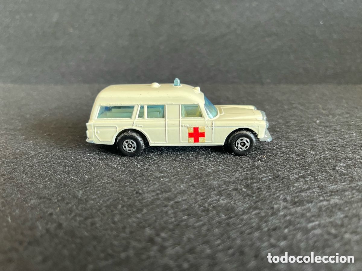 Coches a escala Matchbox: MATCHBOX MERCEDES BENZ &ldquo;BINZ&rdquo; AMBULANCE