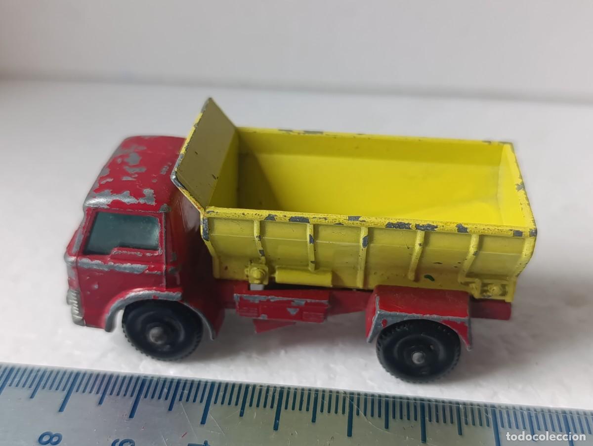 Coches a escala Matchbox: FIGURA DE PVC - CAMION GRIT-SPREADING - LESNEY - MATCHBOX - ( )