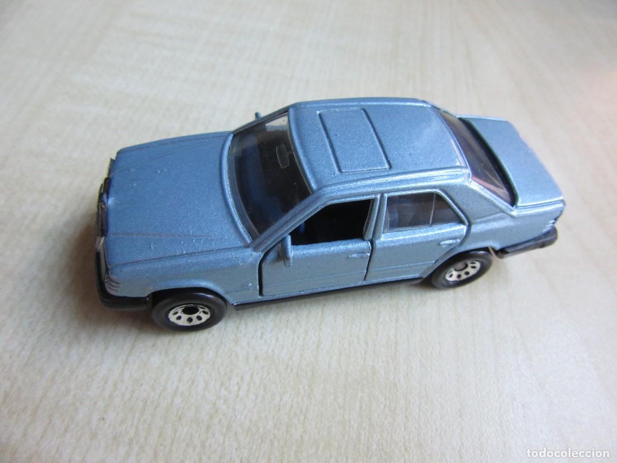 Voitures miniatures Matchbox: Coche Matchbox Mercedes-Benz 300 E Escala 1:617 1986 Se abren puertas delanteras