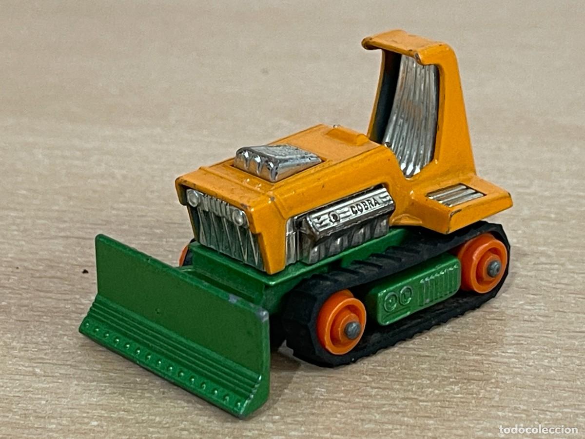 Coches a escala Matchbox: 813- Antiguo tractor Lesney Matchbox Big Bull Bulldozer N&ordm; 12 1975 Made in England die-cast metal