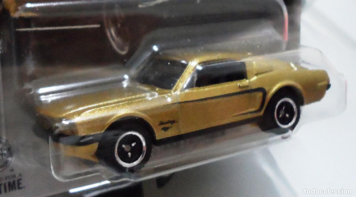 Coches a escala Matchbox: Ford Mustang Fastback 1968 de Matchbox Marr&oacute;n - Foto 4