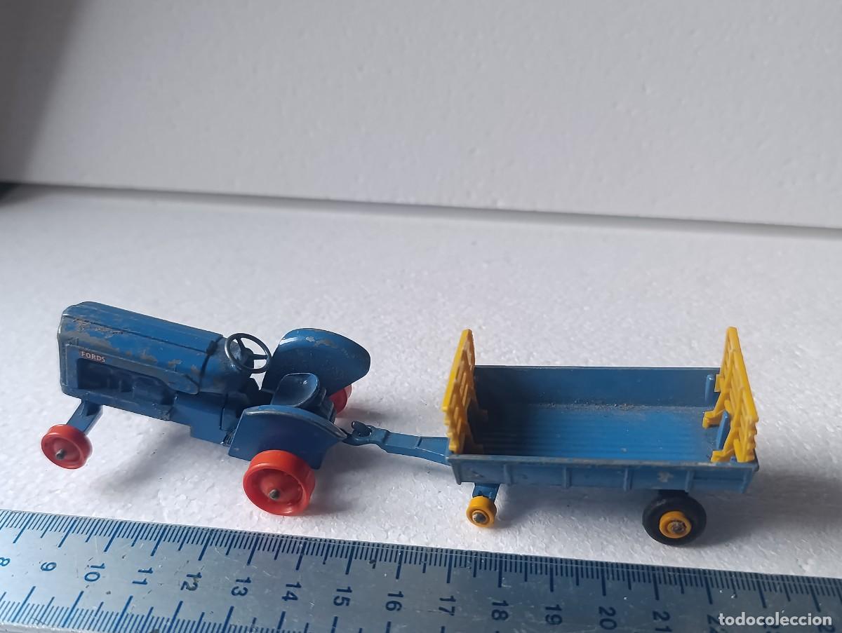 Coches a escala Matchbox: TRACTOR FORDSON CON REMOLQUE - LESNEY - MATCHBOX - ( FALTAN GOMAS DE RUEDAS ) - COCHE