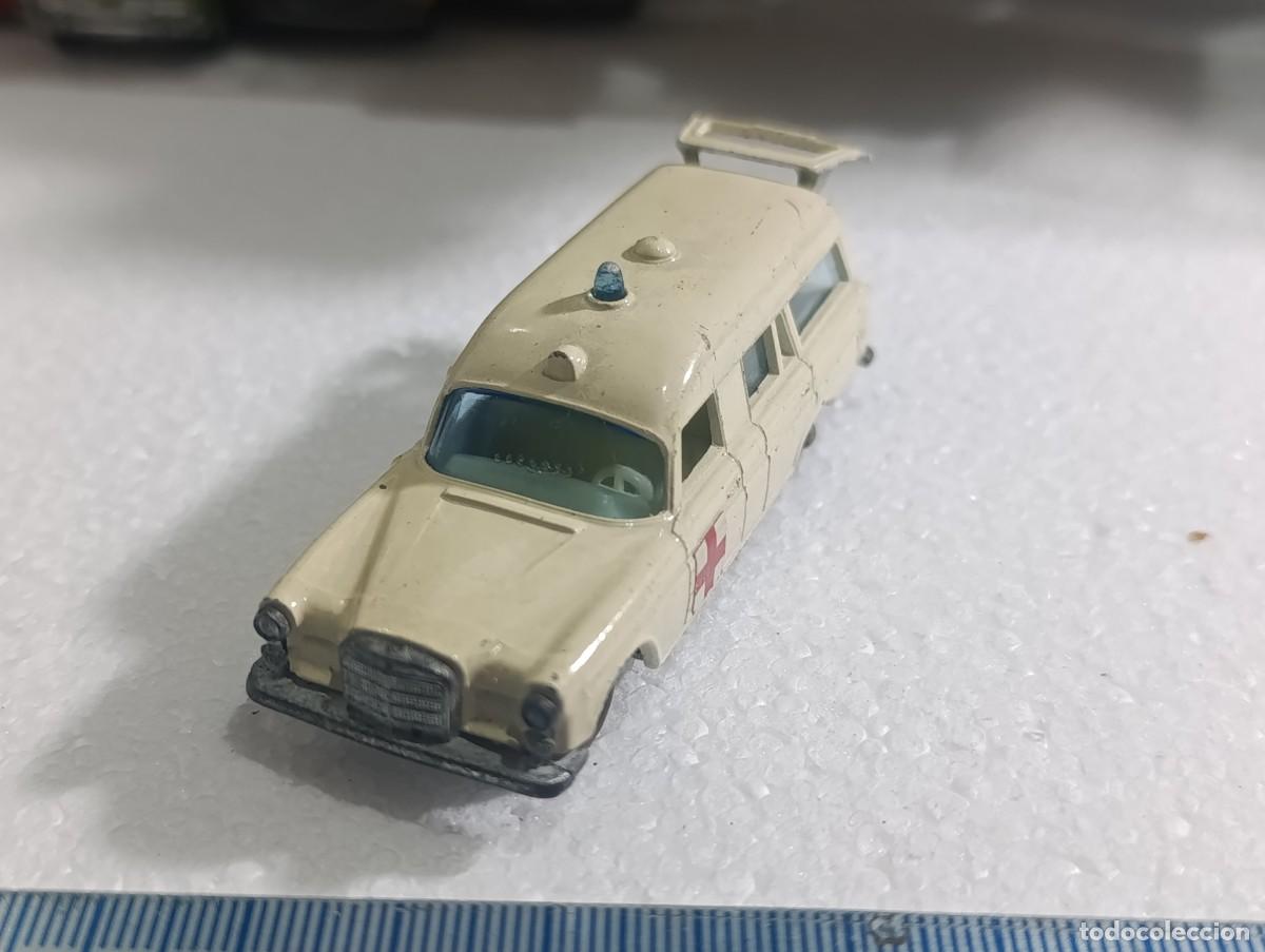 Coches a escala Matchbox: MERCEDES BINZ AMBULANCIA - LESNEY - MATCHBOX - ( ) - COCHE