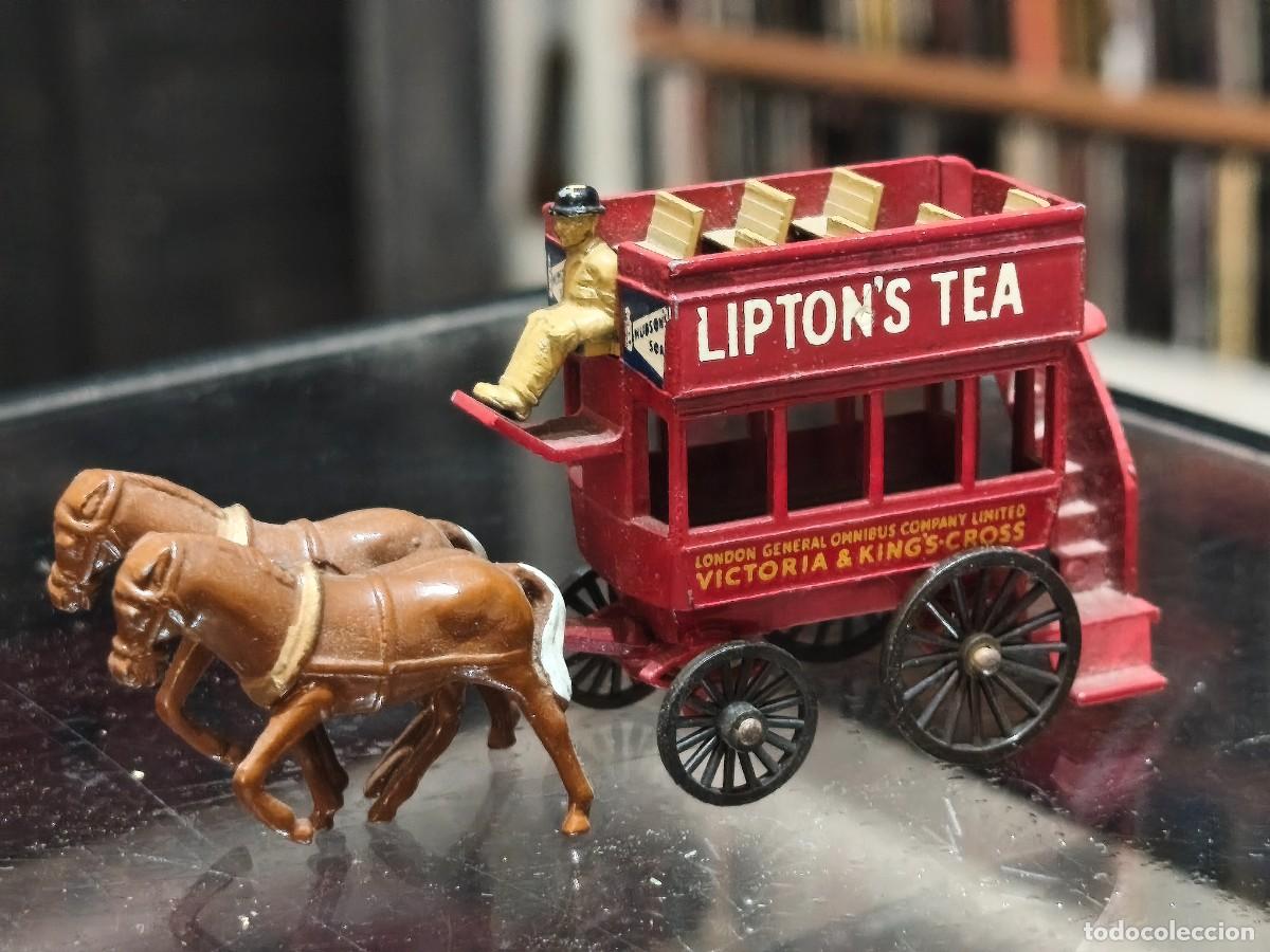 Coches a escala Matchbox: Matchbox Lesney N&ordm; 12.(1963) London General Omnibus. Lipton's Tea. B&uacute;s tirado por caballos. 1/68.
